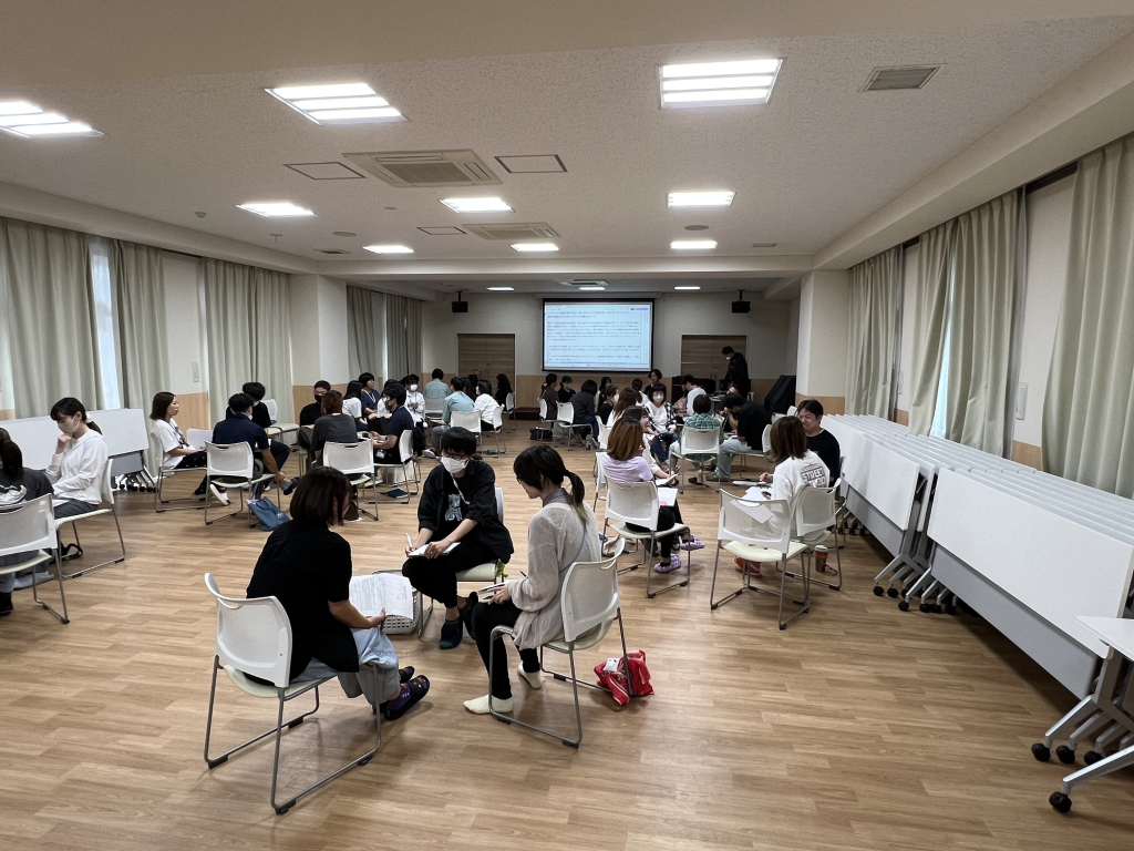 職員会議で全体討議を行いました