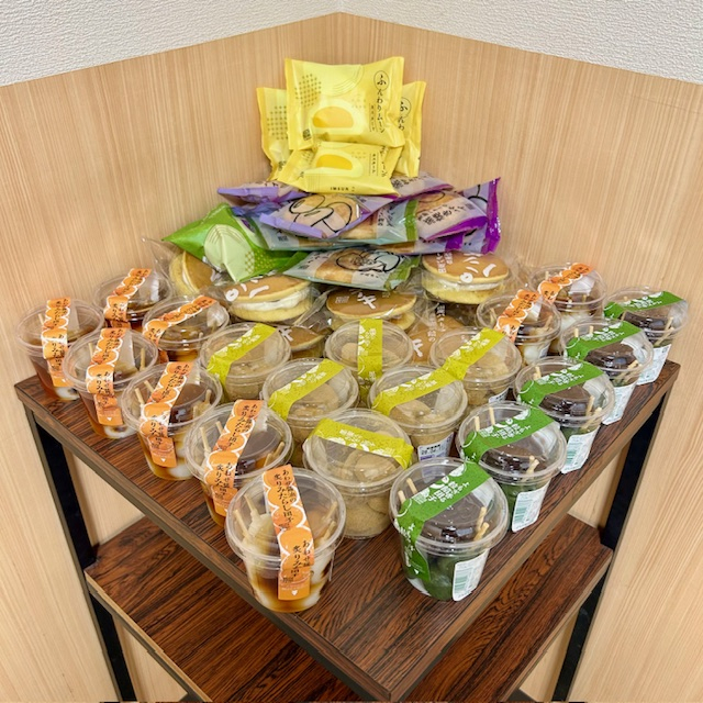 先月に引き続きたくさんのおやつをお持ち下さいました！